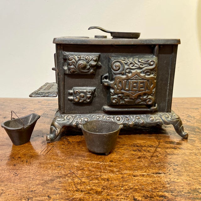 VINTAGE Queen Cast Iron Wood Stove w Accessories • Small Salesman Sample